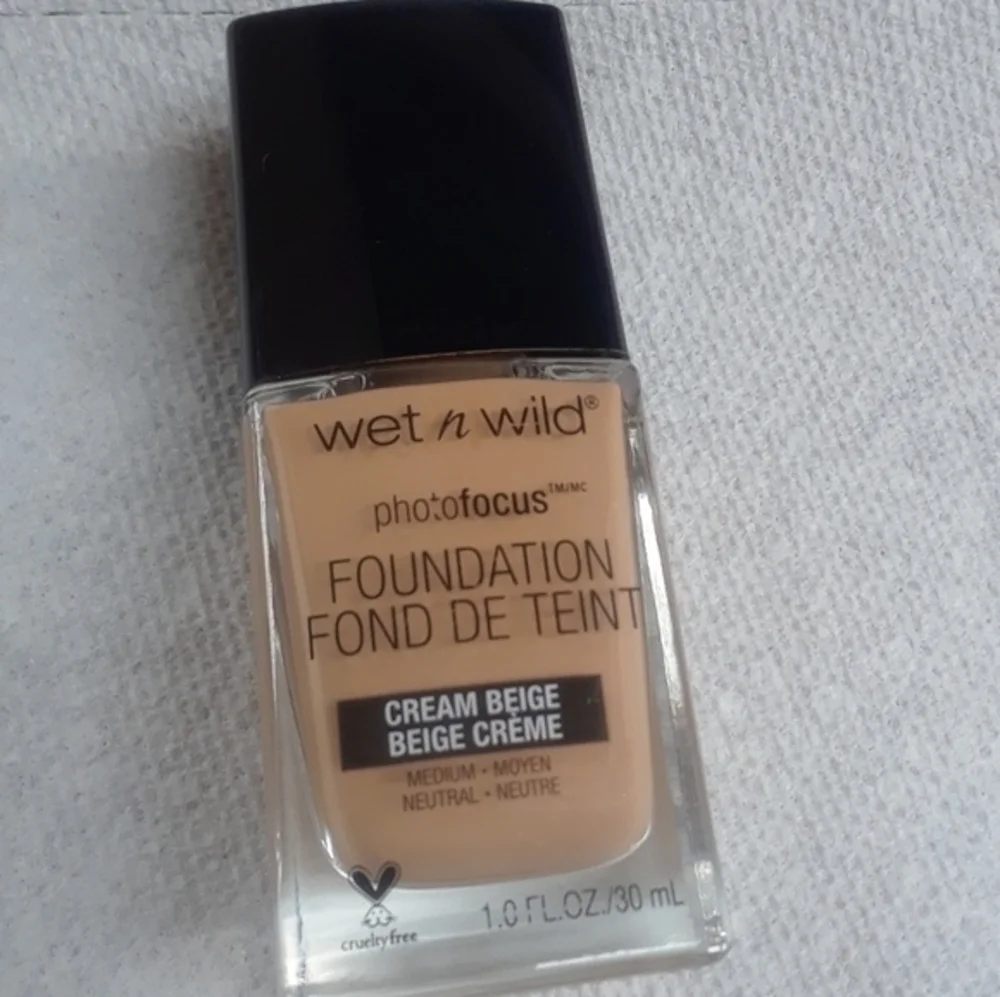 🛍Wet N Wild Photofocus Golden Beige Foundation